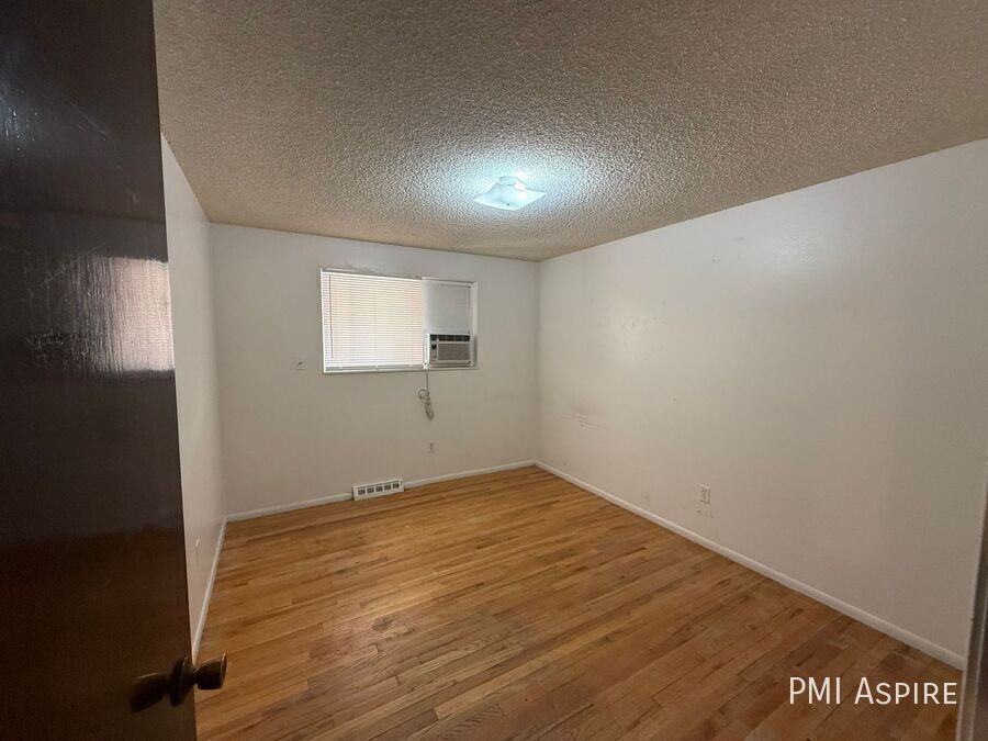 13209 E Dakota Ave - Photo 6 of 12