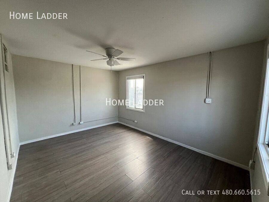 927 S 35th Ave #2 - Photo 4 of 10