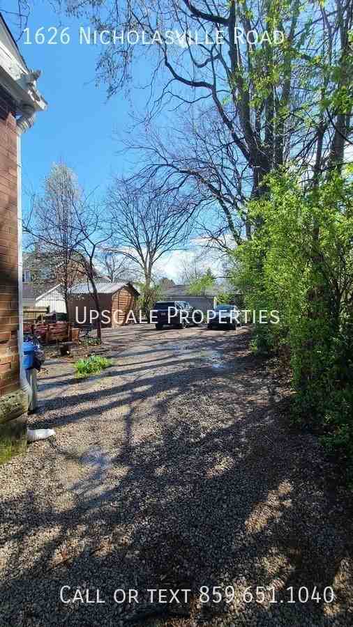 1626 Nicholasville Rd - Photo 4 of 22