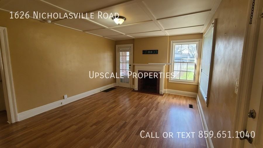1626 Nicholasville Rd - Photo 6 of 22