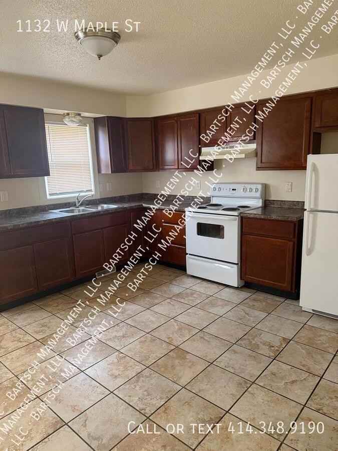 1132 W Maple St - Photo 4 of 13