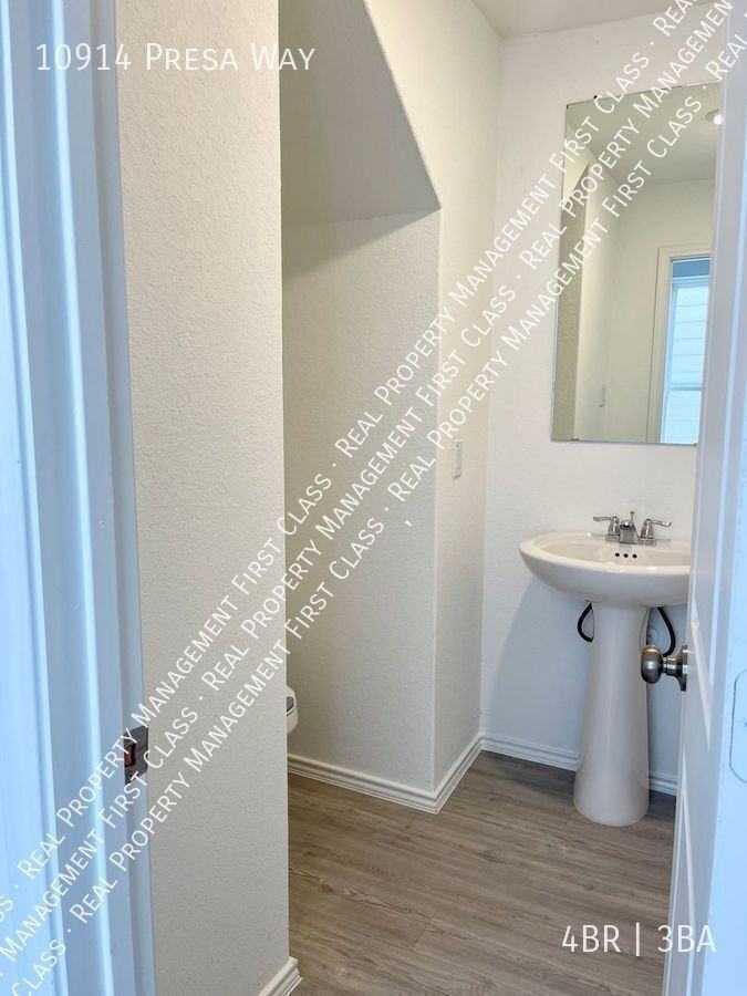 10914 Presa Way - Photo 4 of 13