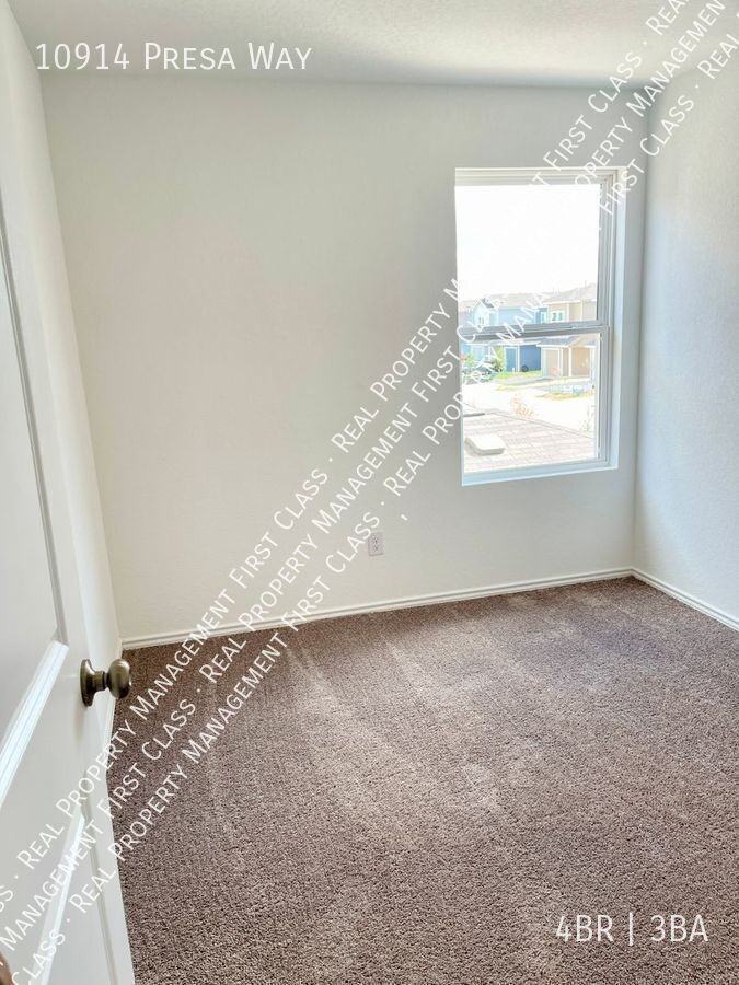 10914 Presa Way - Photo 5 of 13