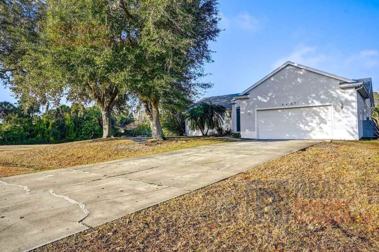 4407 N Chamberlain Blvd - Photo 4 of 29