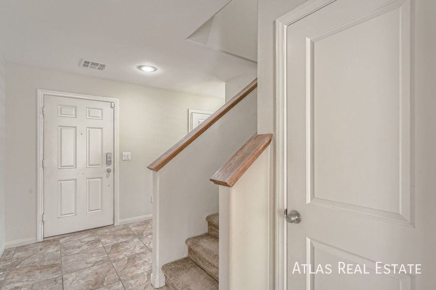 10427 Wildflower Gully St - Photo 4 of 34