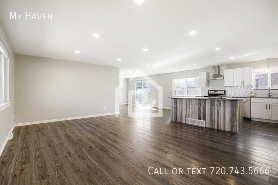 5287 Indiana St - Photo 2 of 26