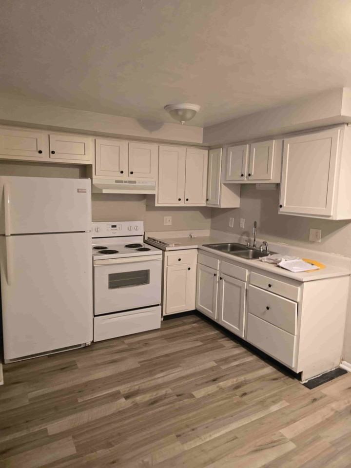 4644 Burkhardt Ave - Photo 4 of 9