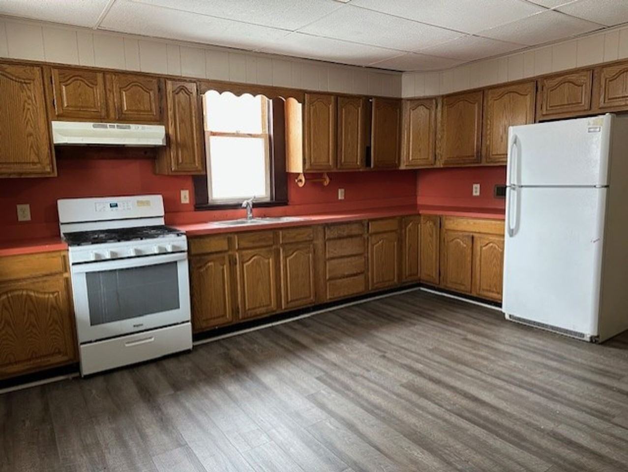 330 S 4th St - Photo 7 of 9