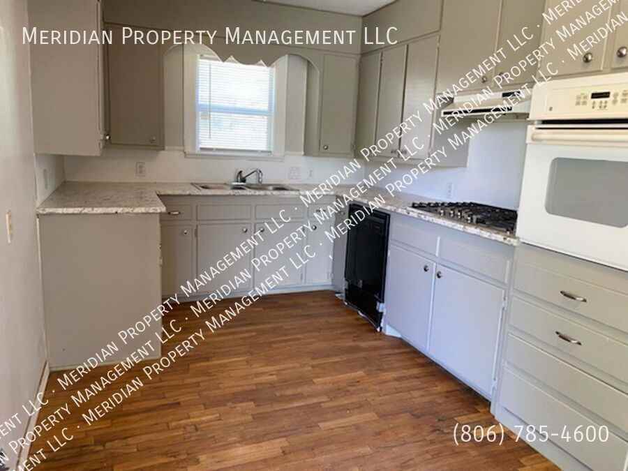 2420 30th St - Photo 2 of 13