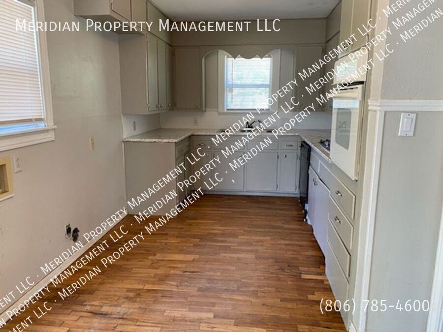 2420 30th St - Photo 3 of 13