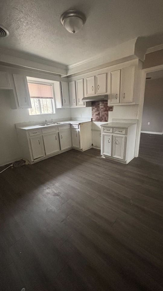 147 Strafford St - Photo 3 of 7