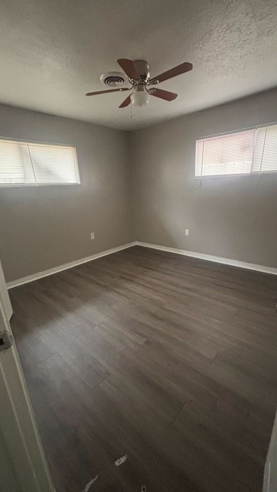 147 Strafford St - Photo 4 of 7