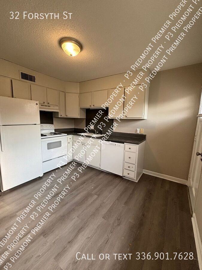 32 Forsyth St - Photo 2 of 7