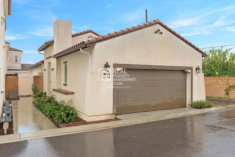 365 Huntington Ct - Photo 2 of 39