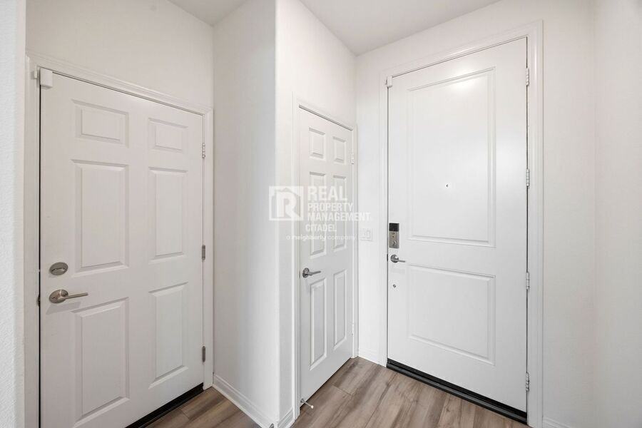 365 Huntington Ct - Photo 5 of 39