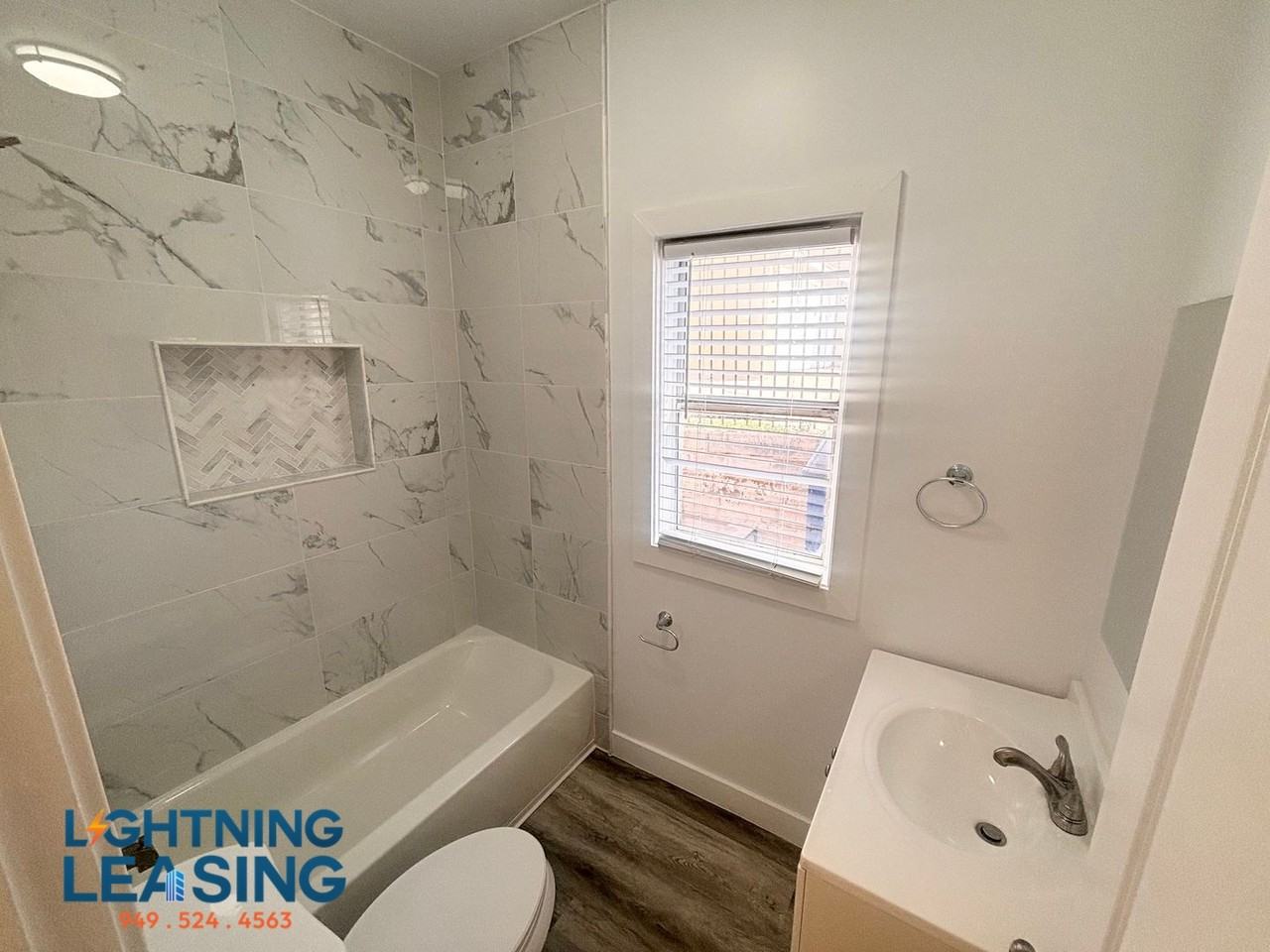 1055 1/2 S Normandie Ave #105D - Photo 4 of 5