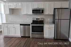 featured image of 98 Canal St #8