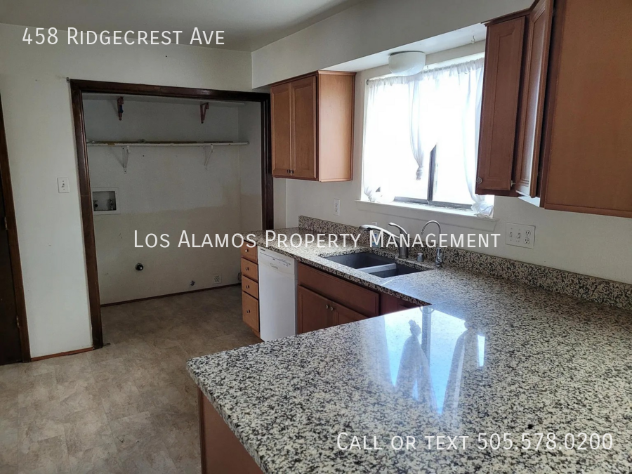 458 Ridgecrest Ave - Photo 3 of 15