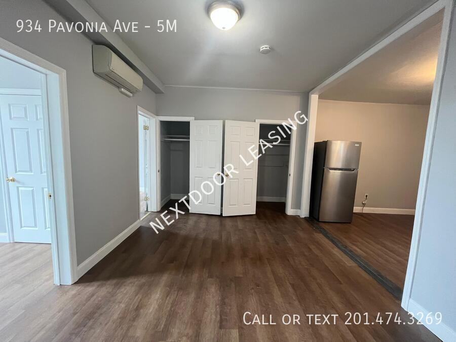 934 Pavonia Ave #5M - Photo 6 of 11