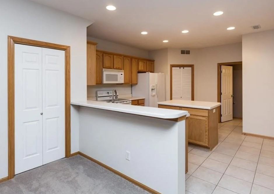 277 S 79th St #606 - Photo 6 of 19