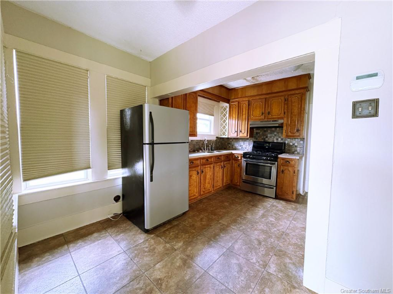 512 11th St - Photo 4 of 11