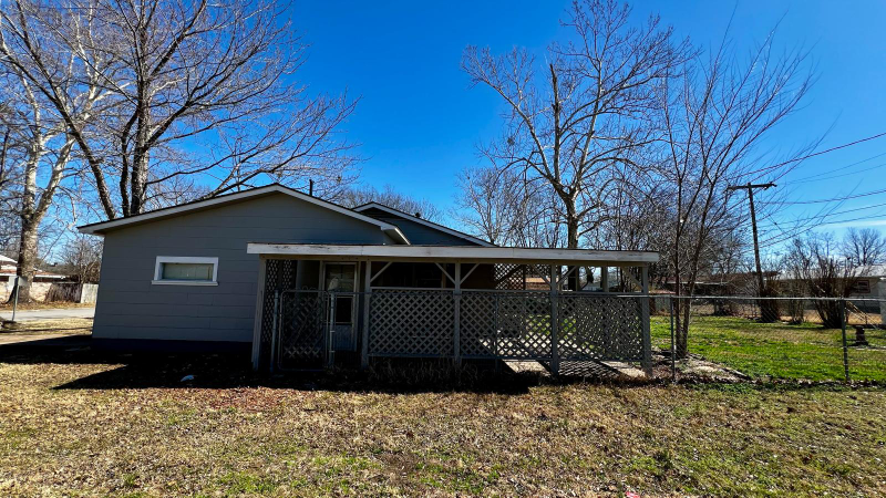 1608 Glennan Dr - Photo 2 of 13