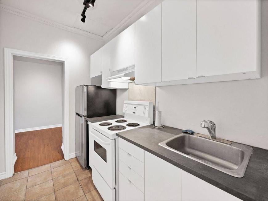 Unit #4 - 208 Wilson Street - Photo 6 of 9