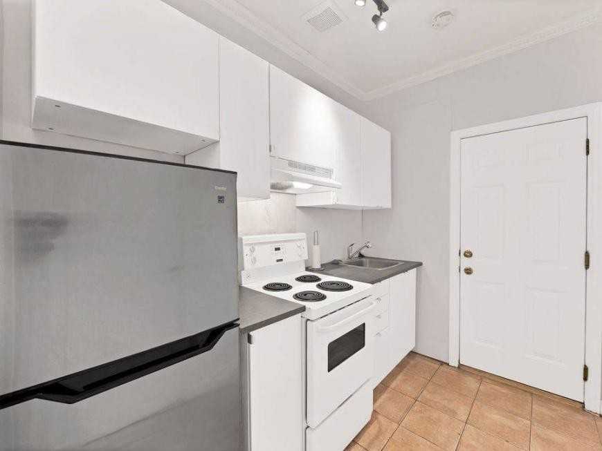 Unit #4 - 208 Wilson Street - Photo 7 of 9