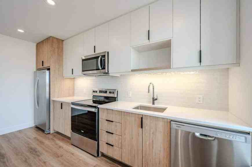 168 King St S - Photo 4 of 10