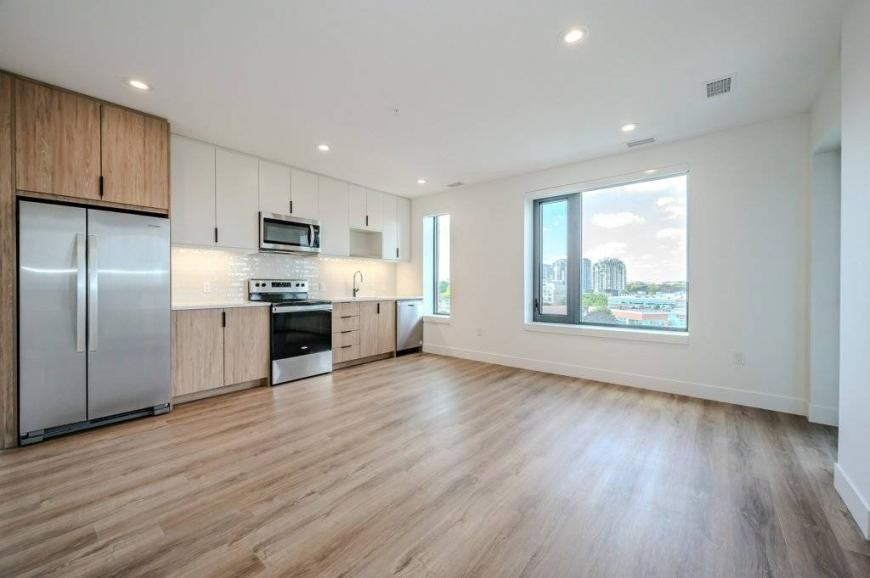 168 King St S - Photo 5 of 10