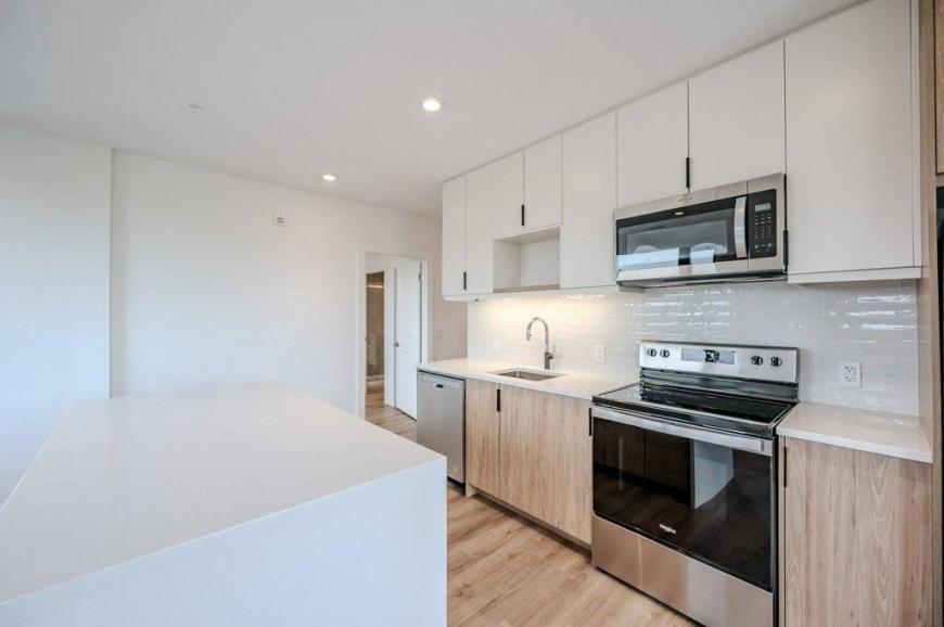 168 King St S - Photo 3 of 10