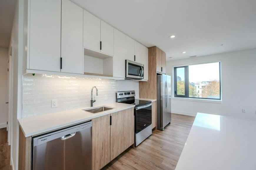 168 King St S - Photo 4 of 10