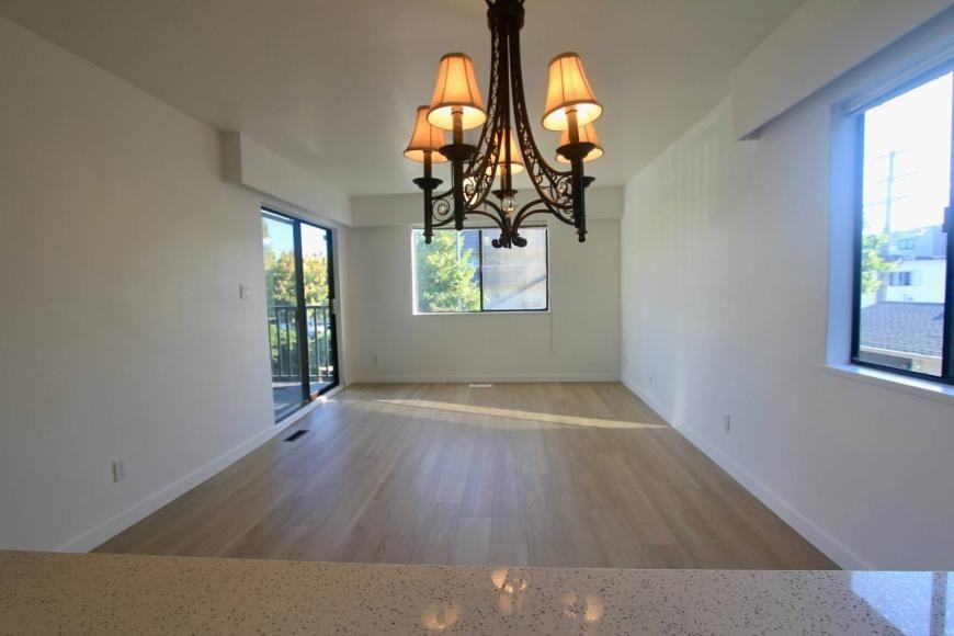 2406 8th Ave W - Photo 5 of 10