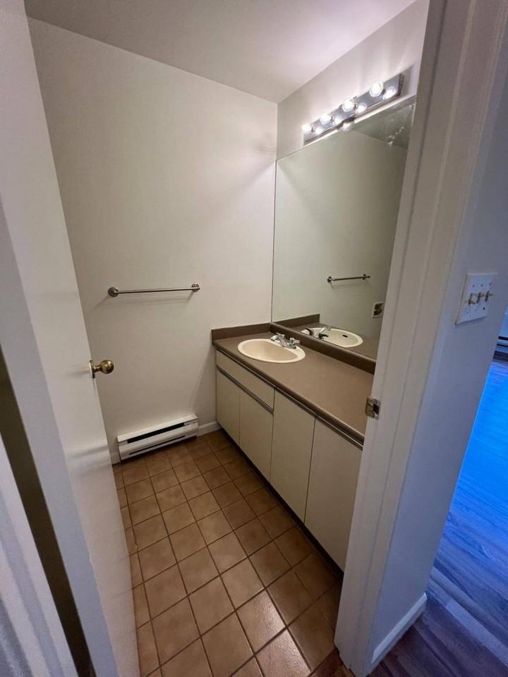 315 13th Ave W - Photo 5 of 10