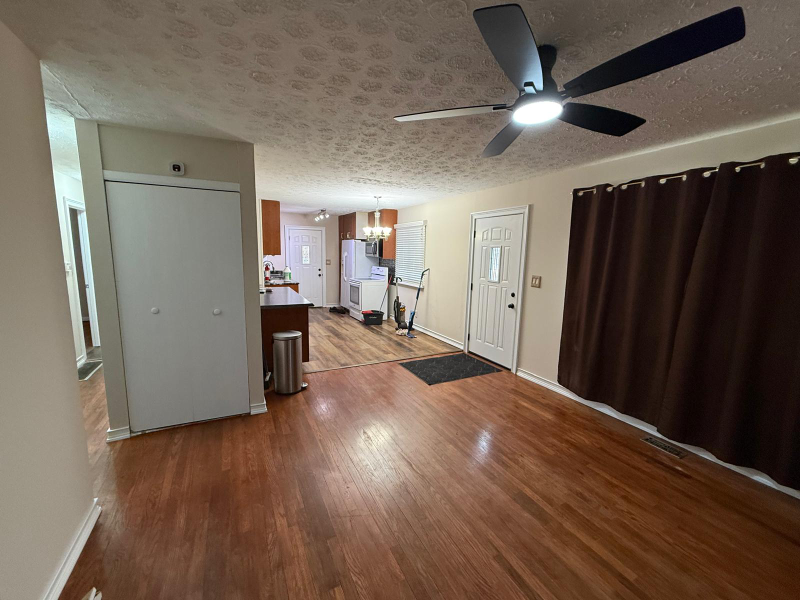 555 Kirkwood Dr - Photo 7 of 20