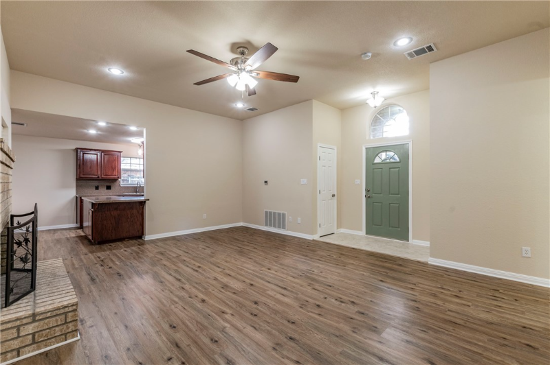 208 Pearl Dr - Photo 4 of 18