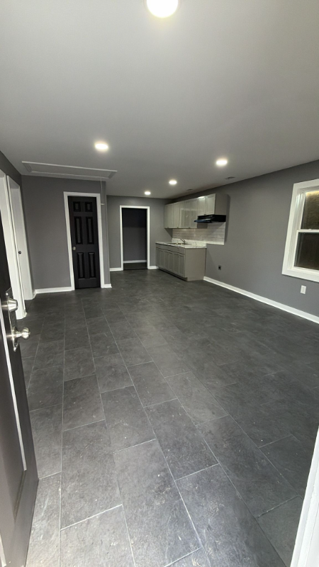 1370 Marechalneil St - Photo 3 of 15