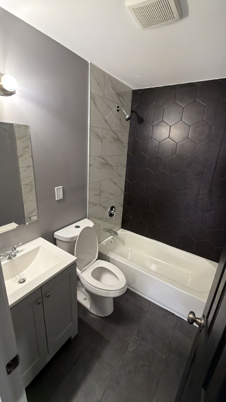 1370 Marechalneil St - Photo 5 of 15