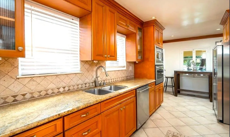 609 Ivy St - Photo 7 of 13