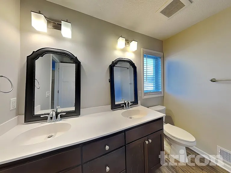 1525 Independence Ave N - Photo 6 of 10