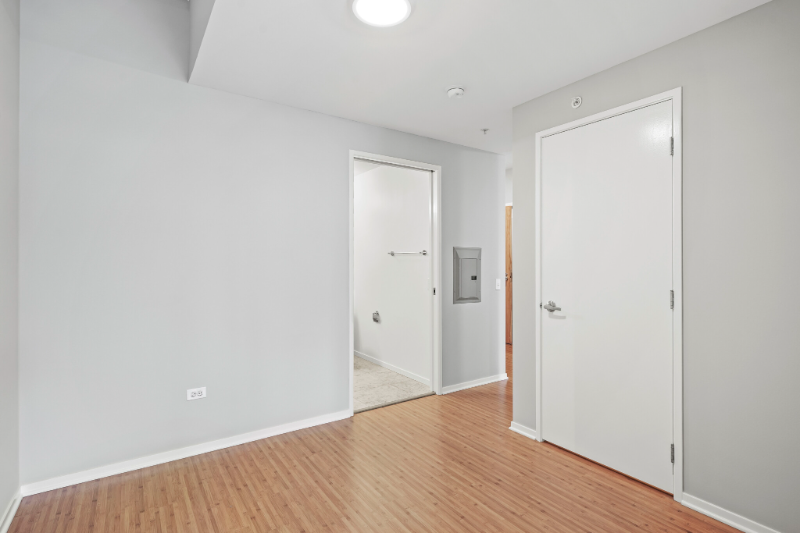 178 E Illinois St - Photo 5 of 17