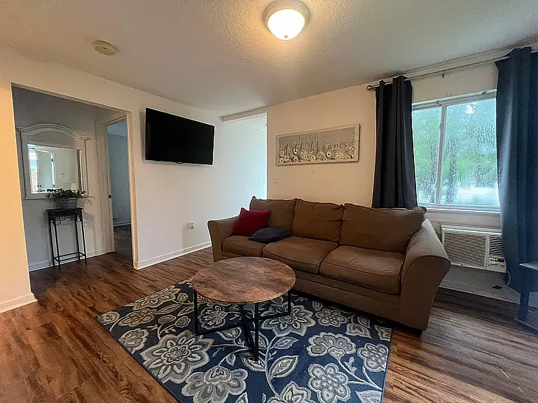 702 Mitchell Dr - Photo 2 of 8