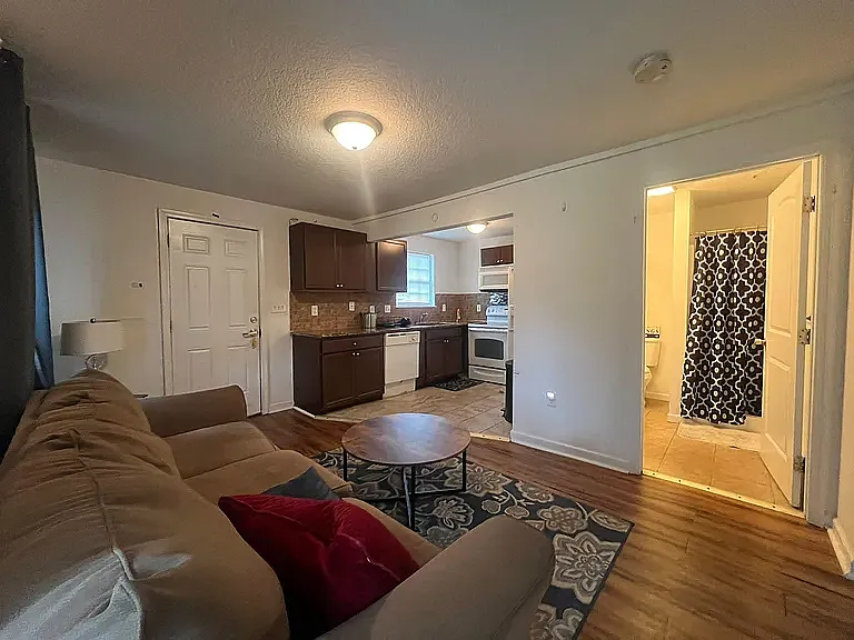 702 Mitchell Dr - Photo 3 of 8