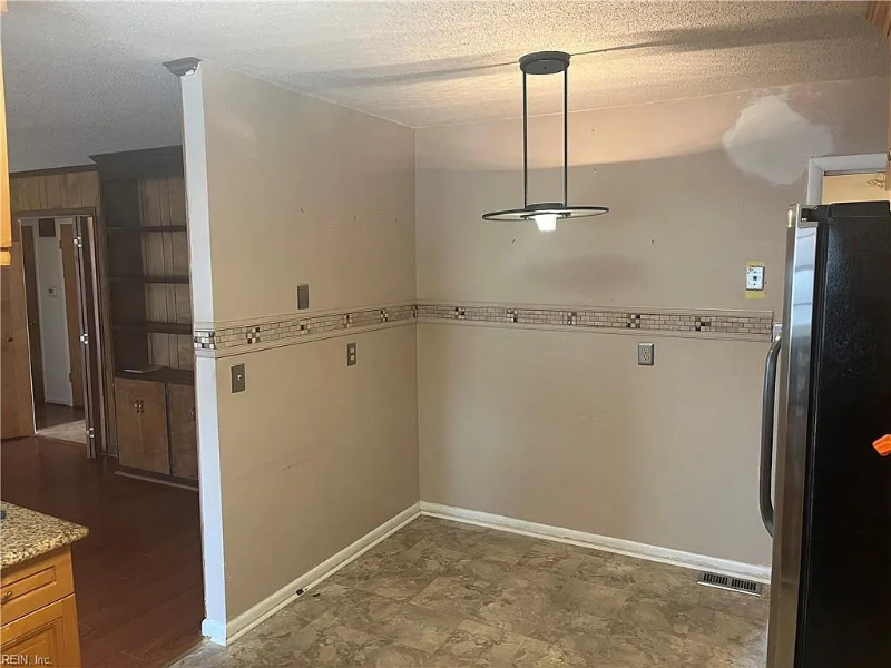 73 Colombia Dr - Photo 5 of 11