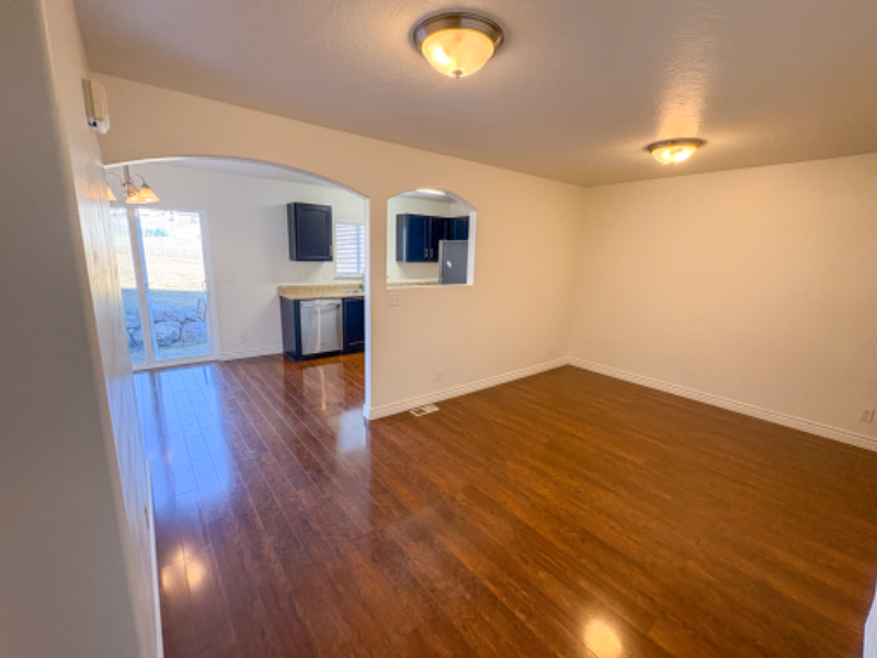 652 W Pimlico Dr - Photo 4 of 20