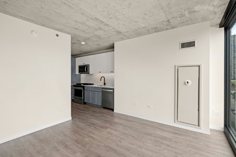 145 W Huron St - Photo 2 of 15