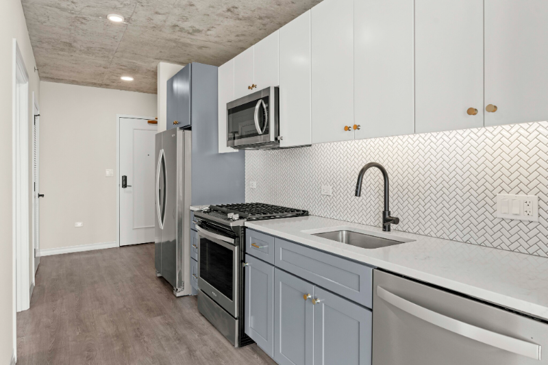 145 W Huron St - Photo 3 of 15