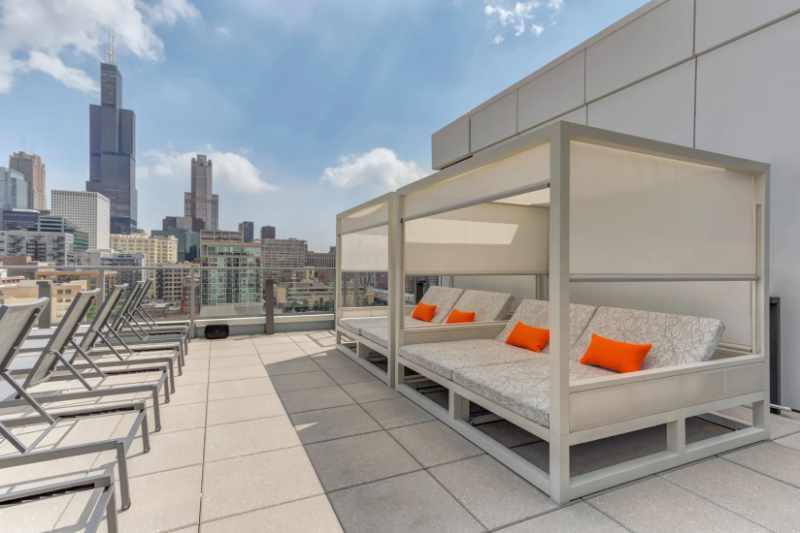 310 S Green St - Photo 5 of 7