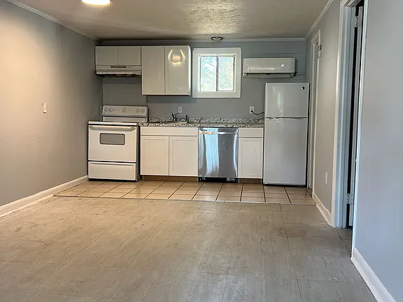 4102 Seaview St #3 - Photo 2 of 5