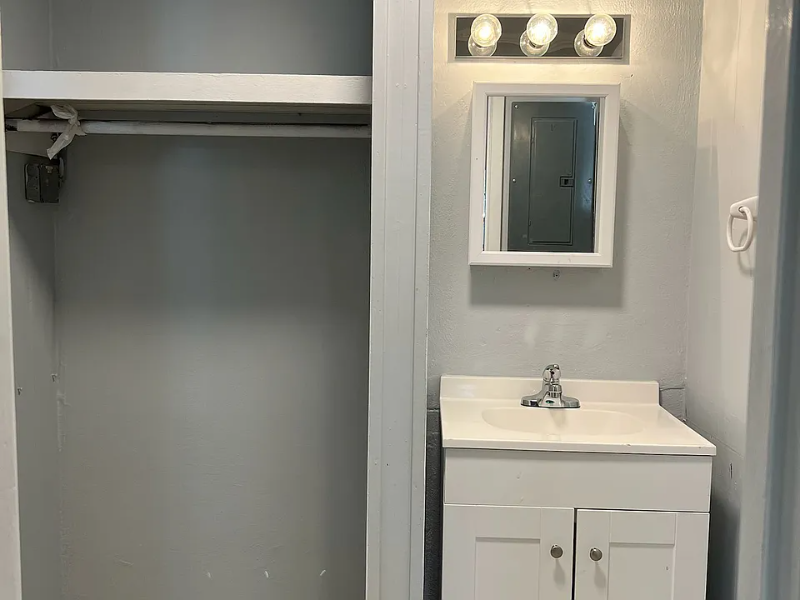 4102 Seaview St #3 - Photo 3 of 5